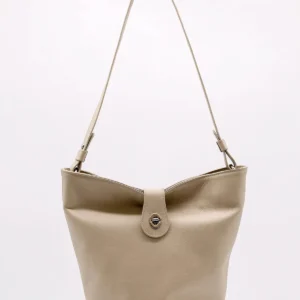 Bolso Judith de cuero genuino, hecho a mano en Honduras.