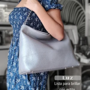Bolso Luz de cuero genuino, hecho a mano en Honduras.