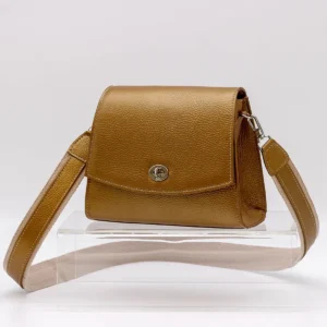 Crossbody Sandra de cuero genuino, hecho a mano en Honduras.